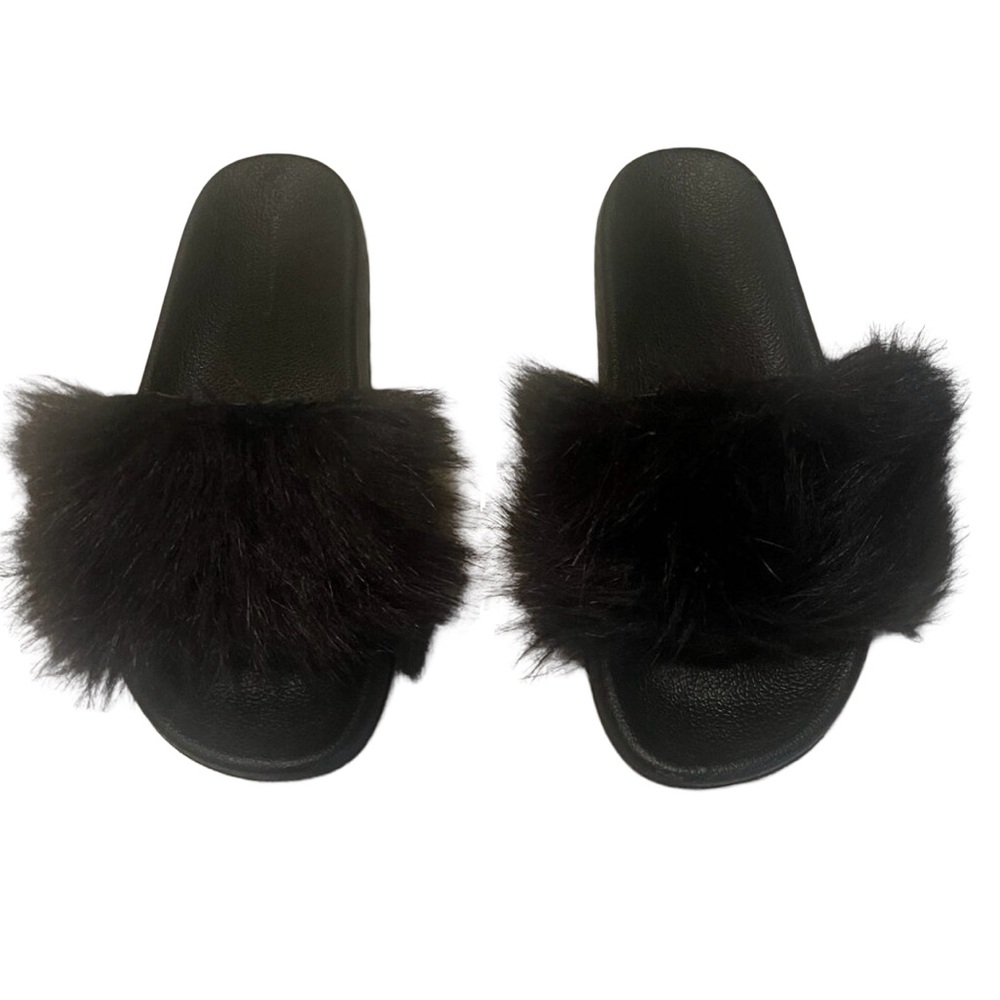 Black faux fur slides